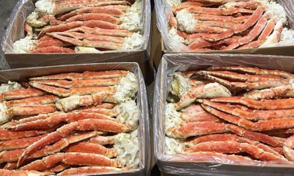 Nhà giàu sắm Tết: Chi hơn 3 triệu đồng mua 1 bộ chân cua hoàng đế