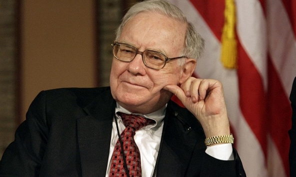 Warren Buffett lại giàu hơn nhà sáng lập Facebook