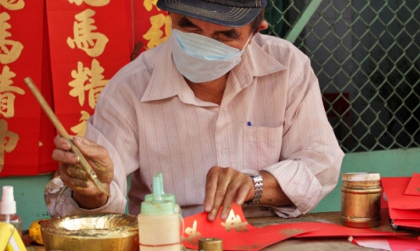 50 cái Tết người dân TP.HCM vẫn xếp hàng xin chữ ông đồ