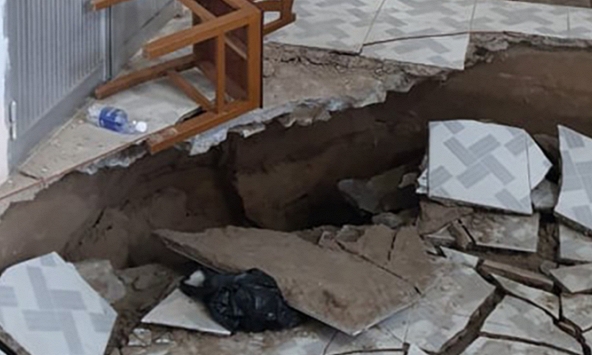 Trung tâm y tế sụp nền khi tiêm vaccine