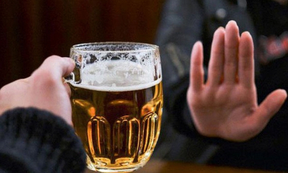 Những cách để tránh ngộ độc rượu ngày Tết