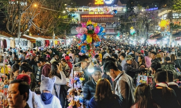 Cả nước có 6 triệu du khách dịp Tết, có nơi lượng khách tăng đột biến