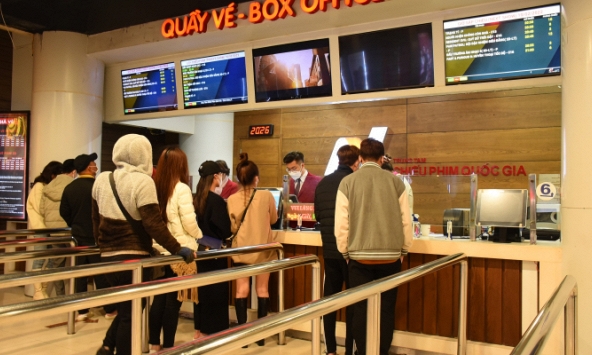Rạp chiếu phim Hà Nội ngày đầu sáng đèn sau 9 tháng đóng cửa, khán giả không đông như kỳ vọng