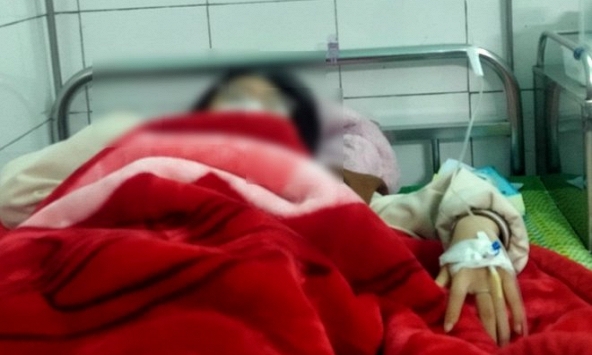 Nữ sinh lớp 8 bị bố bạn học đánh nhập viện