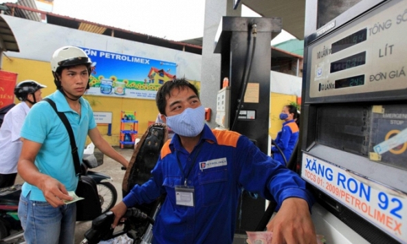 Giá xăng tiếp tục tăng thêm gần 1.000 đồng/lít