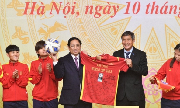 Thủ tướng kêu gọi hỗ trợ cho bóng đá nữ