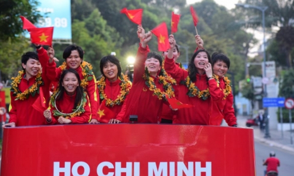 TP.HCM ngập cờ hoa chào đón, tặng bằng khen cho đội tuyển nữ Việt Nam