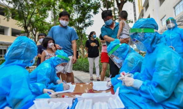 Việt Nam tiếp tục ghi nhận ca mắc COVID-19 kỉ lục trong ngày 12/2, lên đến hơn 27.300 ca