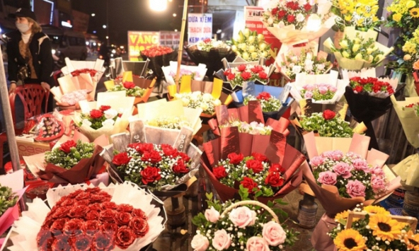 Các hàng hoa tại Hà Nội sẵn sàng cho ngày Lễ tình nhân