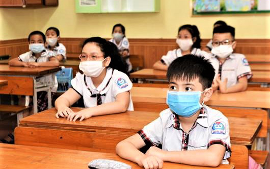 Học sinh nhiều địa phương trở lại trường từ sáng 14/2