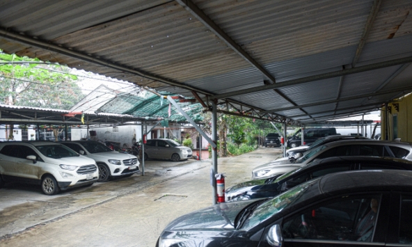 Lạ lùng ngôi làng ở Hà Nội dân làm giàu nhờ trắng đêm canh… ô tô