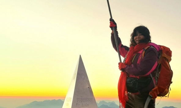 Người phụ nữ Gia Lai 58 tuổi chinh phục 5 đỉnh núi nổi tiếng miền Bắc