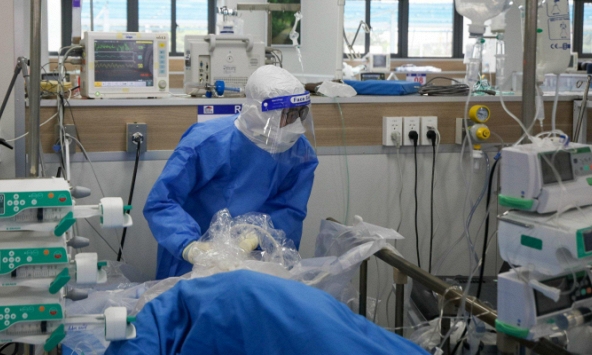 Hà Nội ghi nhận 4.000 ca COVID-19 mỗi ngày, nhiều phường xã tăng cấp độ dịch