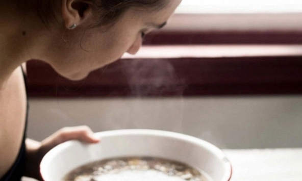 Chuyên gia cảnh báo nguy hiểm có thể gặp phải nếu lạm dụng xông hơi chữa Covid-19