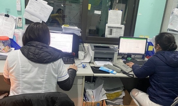 Hà Nội: Nhiều nhân viên thành F0, y tế phường quá tải