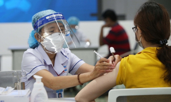 Hơn 130.000 người nhiễm COVID-19 trong một ngày