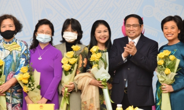 Thủ tướng gặp mặt nữ lãnh đạo, quản lý, trí thức và văn nghệ sỹ tiêu biểu nhân ngày 8/3