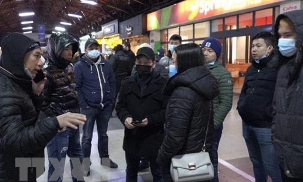 Gần 300 người Việt Nam sơ tán từ Ukraine lên đường về nước