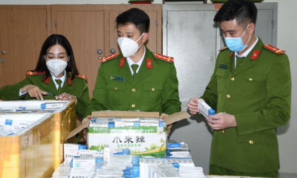 Thu giữ 4000 hộp thuốc Liên hoa thanh ôn được quảng cáo là 'chữa được Covid-19'