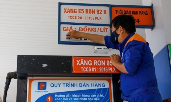 Cảnh báo nguy cơ cháy nổ khi mua xăng tích trữ