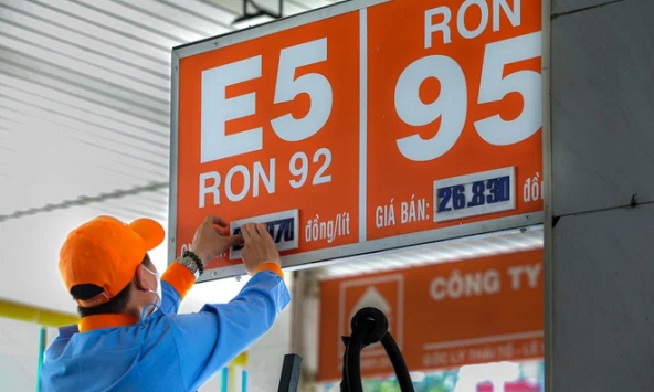 Sáu đợt tăng giá điên cuồng của xăng dầu