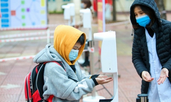 Bộ trưởng Bộ GD&ĐT: Kiên trì mục tiêu đưa học sinh đi học trở lại