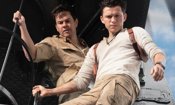 Phim 'Thợ săn cổ vật' bị cấm chiếu ở Việt Nam vì có 'đường lưỡi bò'