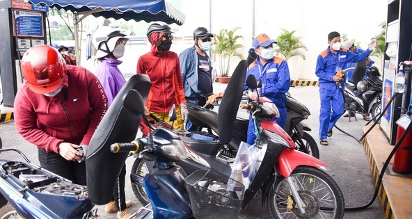 Thị trường xăng dầu có dấu hiệu hạ nhiệt khi giá dầu thô thế giới giảm giá 