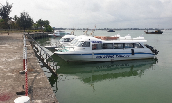 Tuyến vận chuyển đường thủy Cù Lao Chàm – Cửa Đại được mở trở lại sau 1 ngày tạm dừng