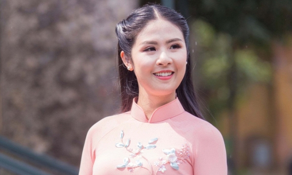 Hoa hậu Ngọc Hân bất ngờ thông báo đang là giám đốc đối ngoại của 1 doanh nghiệp, sở hữu nhiều cổ phiếu gây bão thị trường