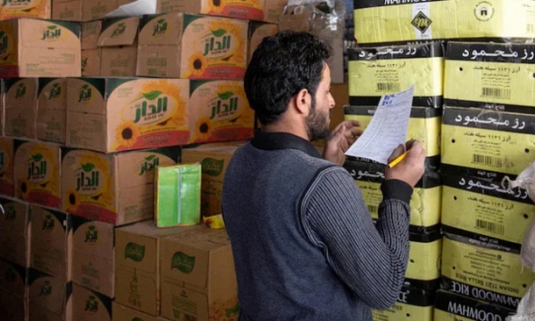 Người dân Trung Đông đổ xô tích trữ hàng hóa