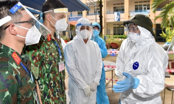 Chống dịch thay đổi thế nào nếu Covid-19 không còn là bệnh đặc biệt nguy hiểm?