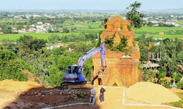 Vụ mang máy đào di tích tháp Bánh Ít: Sở 'truy tìm' cán bộ cung cấp hình ảnh tu bổ