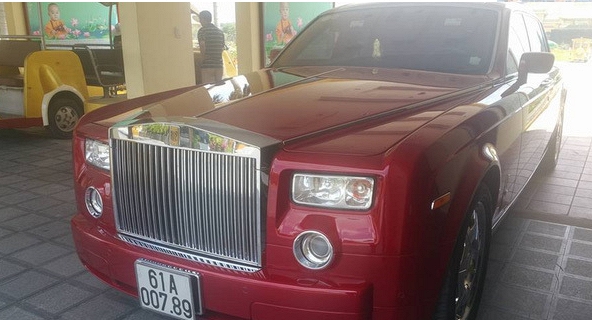 Cặp đôi siêu xe Rolls-Royce và Bentley của bà Nguyễn Phương Hằng