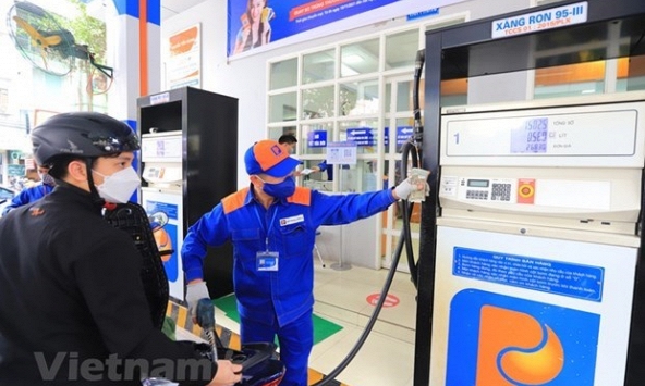 Sử dụng xăng dầu hiệu quả: Bài toán căn cơ trước bão giá nhiên liệu