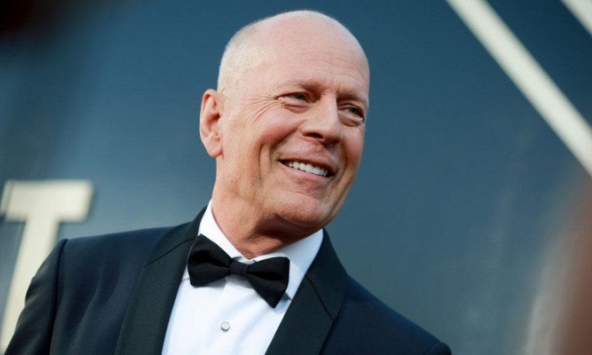 Diễn viên gạo cội Bruce Willis từ bỏ sự nghiệp diễn xuất do mắc hội chứng bất lực ngôn ngữ