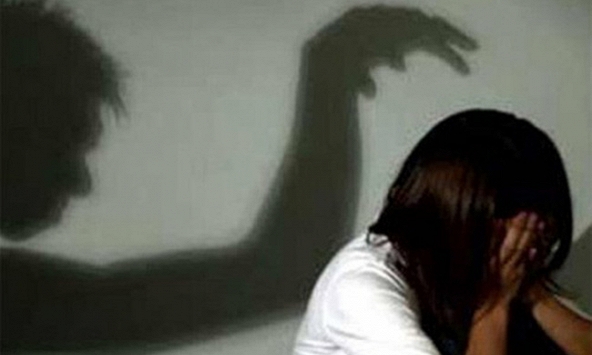 Bắt khẩn cấp chú họ để điều tra hành vi hiếp dâm cháu gái 10 tuổi