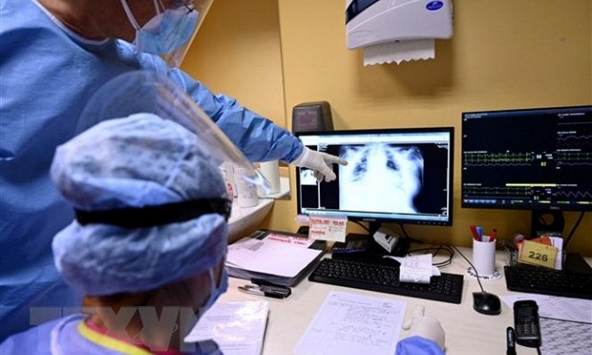 Giới khoa học theo dõi biến thể mới XE của virus SARS-CoV-2