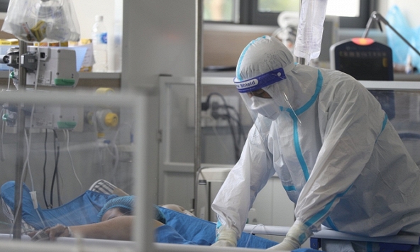 Nhân viên y tế tiếp tục xin nghỉ việc vì thu nhập thấp