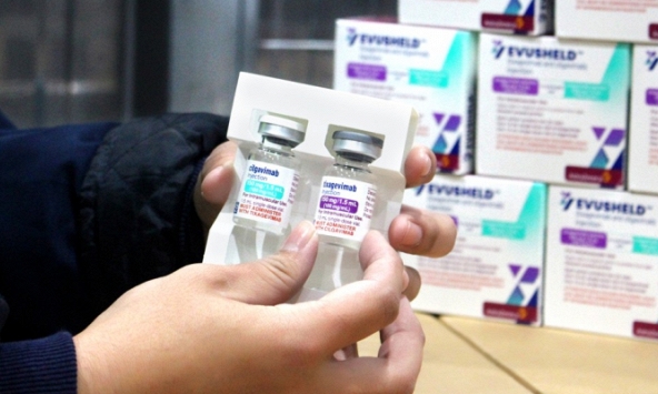 Châu Âu cho phép tiêm kháng thể đơn dòng Evusheld ngừa Covid-19 cho trẻ từ 12 tuổi