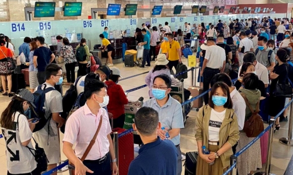 Giá vé máy bay đến nhiều điểm du lịch tăng cao trong dịp 30/4-1/5