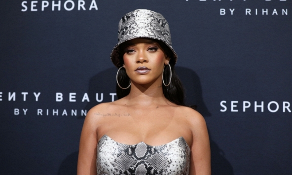 Rihanna giữ danh hiệu nữ ca sĩ giàu nhất thế giới