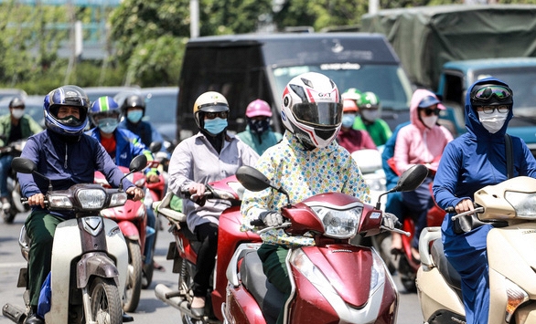 Từ 10-14h, người dân các tỉnh phía Nam hạn chế ở ngoài trời vì chỉ số tia cực tím rất nguy hiểm