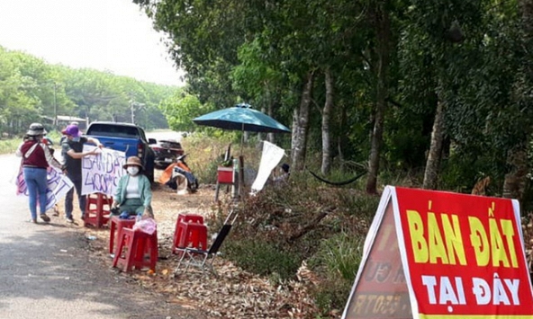 Sự thật ngã ngửa ít người biết sau những phiên ‘chợ đất’