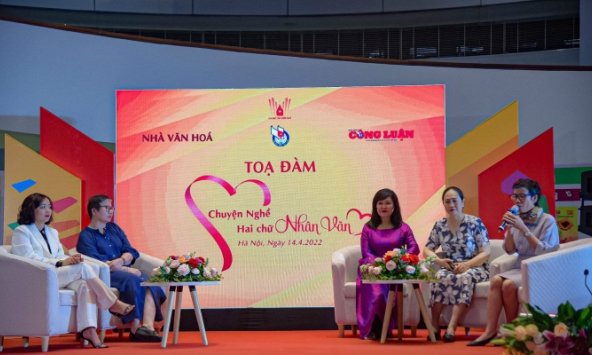 Các nhà báo nữ mạn đàm về chuyện nghề báo và hai chữ 'Nhân văn'