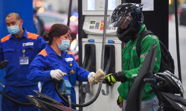 Phó Thủ tướng tiếp tục chỉ đạo khẩn đảm bảo nguồn cung xăng dầu, chống buôn lậu