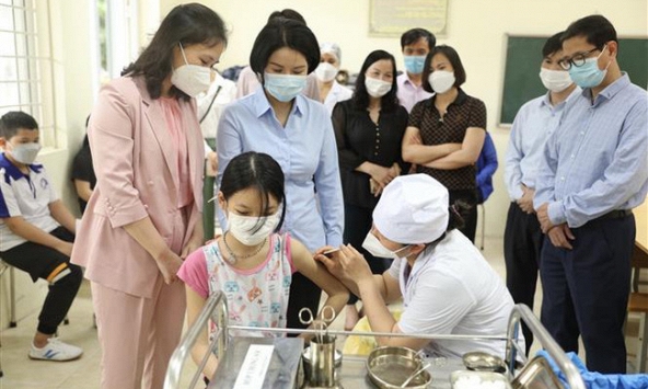 Sau khi tiêm vaccine COVID-19 trẻ từ 5-12 tuổi có thể gặp những phản ứng gì?