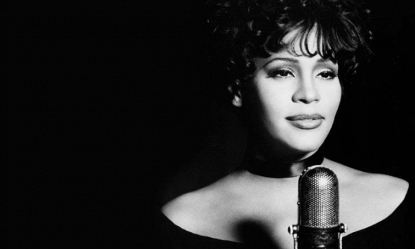 Whitney Houston: Từ cô bé hát Gospel trở thành diva nhạc Pop với chất giọng đa thanh kì lạ