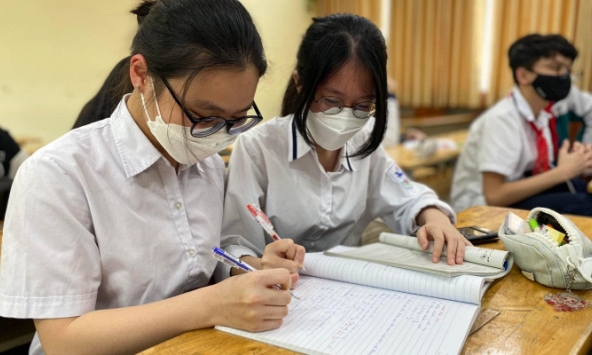 Bất ngờ cô giáo ở Đà Nẵng tự nhận mình là người buộc học sinh viết cam kết không thi lớp 10