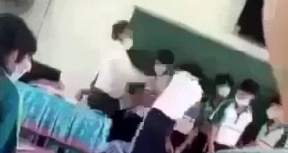 Cô giáo thả sách học trò xuống đất, thầy giáo tát học sinh cùng diễn ra ở một trường THCS tại Đồng Nai